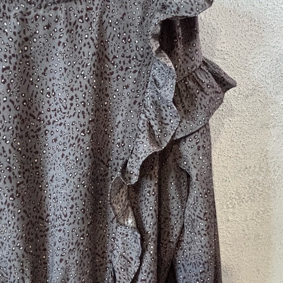 Elegant Brown and White Midi Dress - Picture 3 of 5